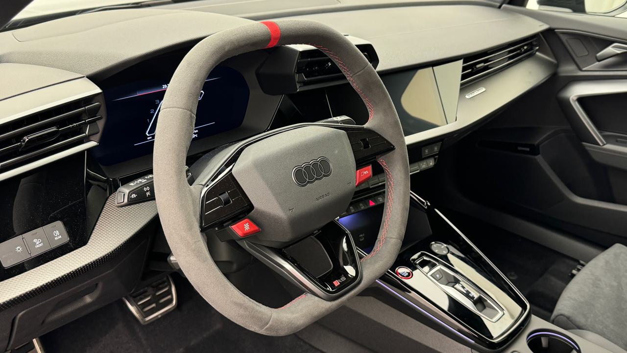 Audi<br>RS3 Sportback 2.5 TSI quattro S-tronic