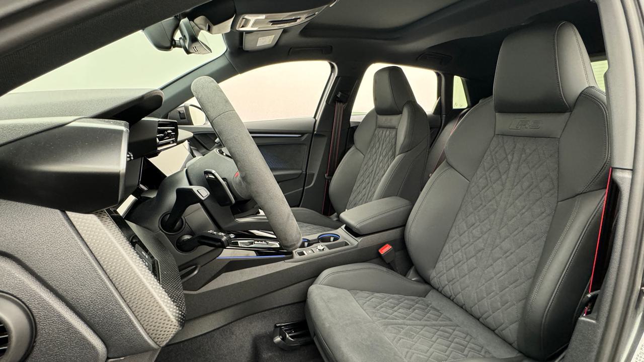 Audi<br>RS3 Sportback 2.5 TSI quattro S-tronic