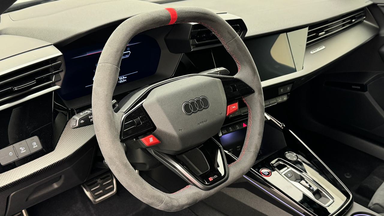 Audi<br>RS3 Sportback 2.5 TSI quattro S-tronic