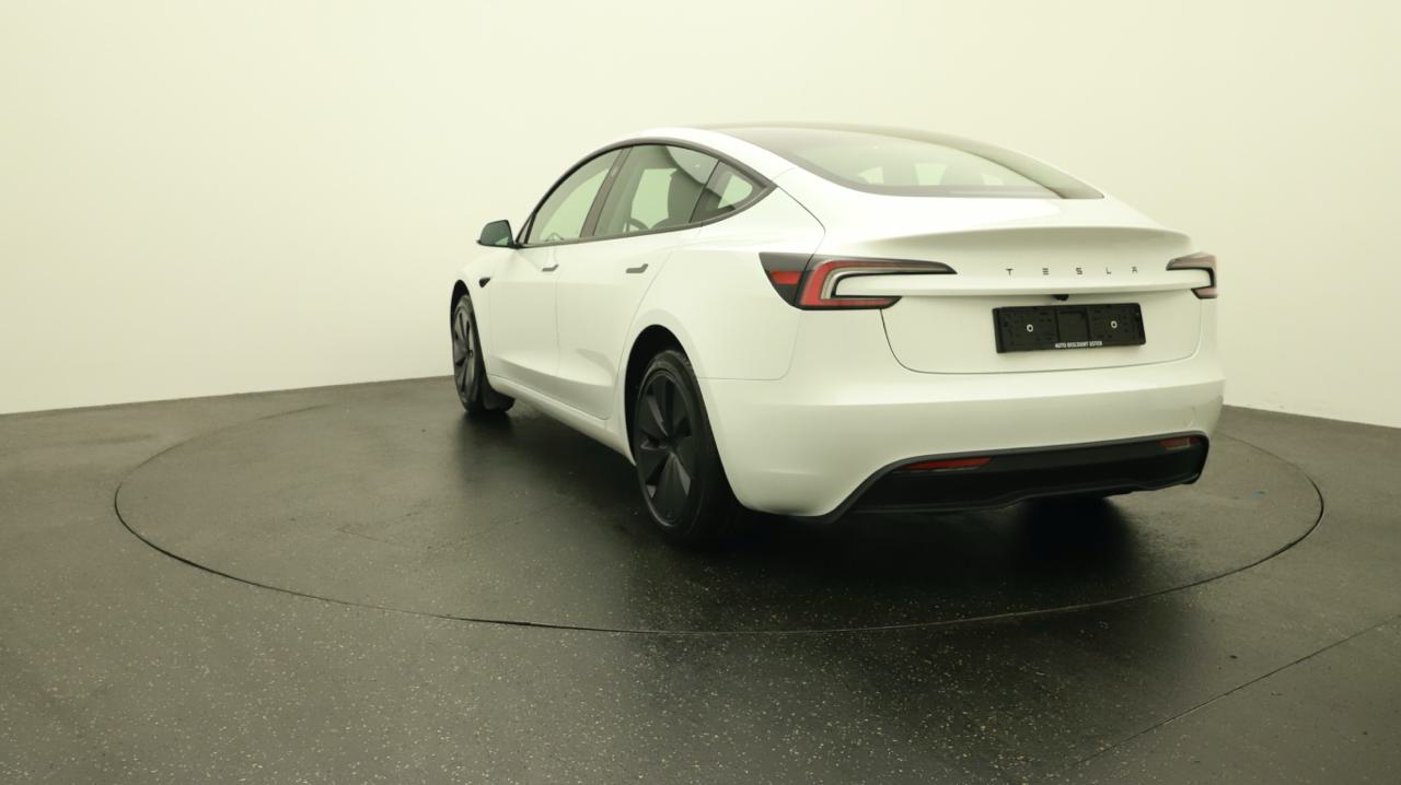 Tesla<br>Model 3 Long Range RWD