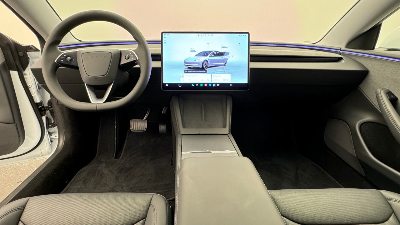 Tesla<br>Model 3 Long Range RWD