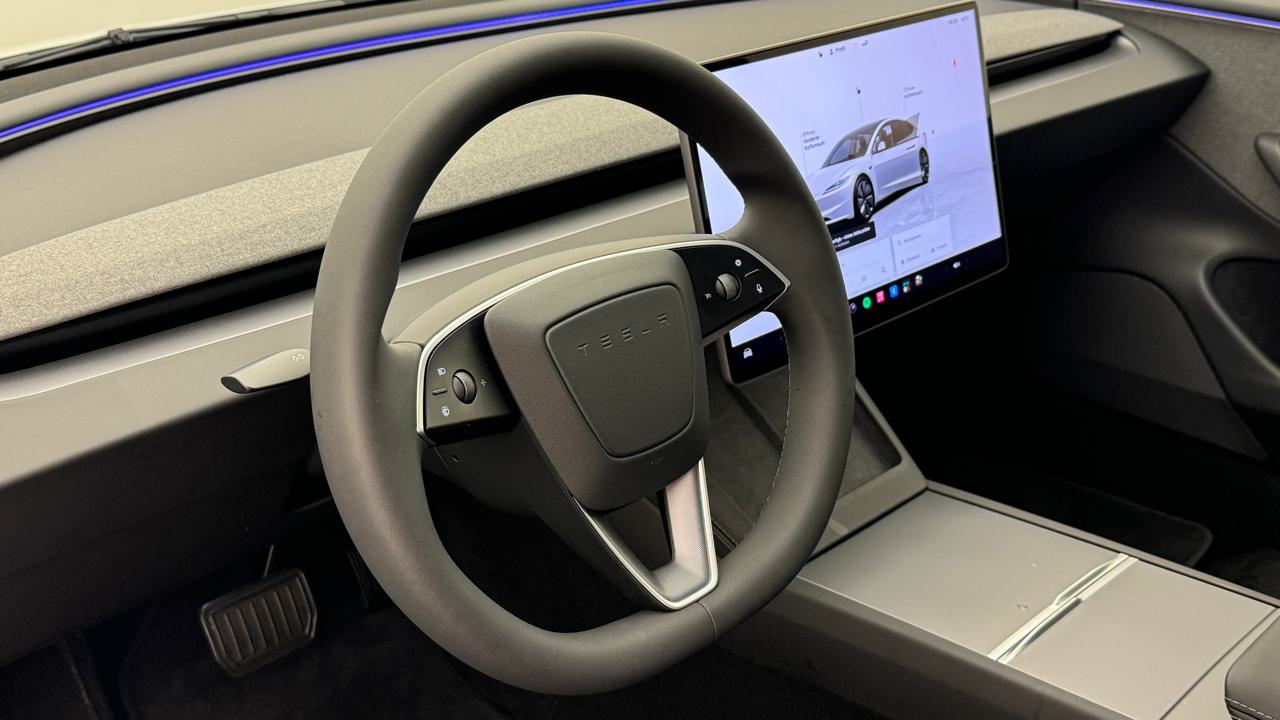 Tesla<br>Model 3 Long Range RWD