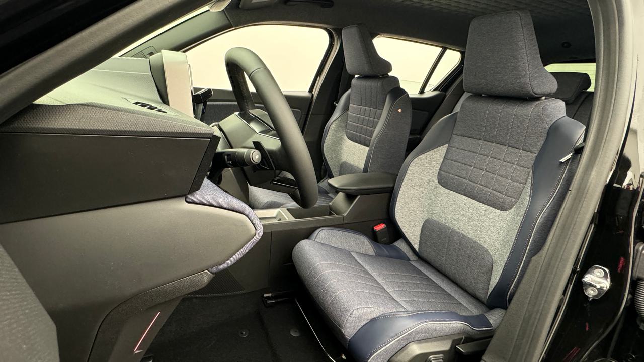 Renault<br>R4 E-Tech Comfort Range 52 kWh Techno