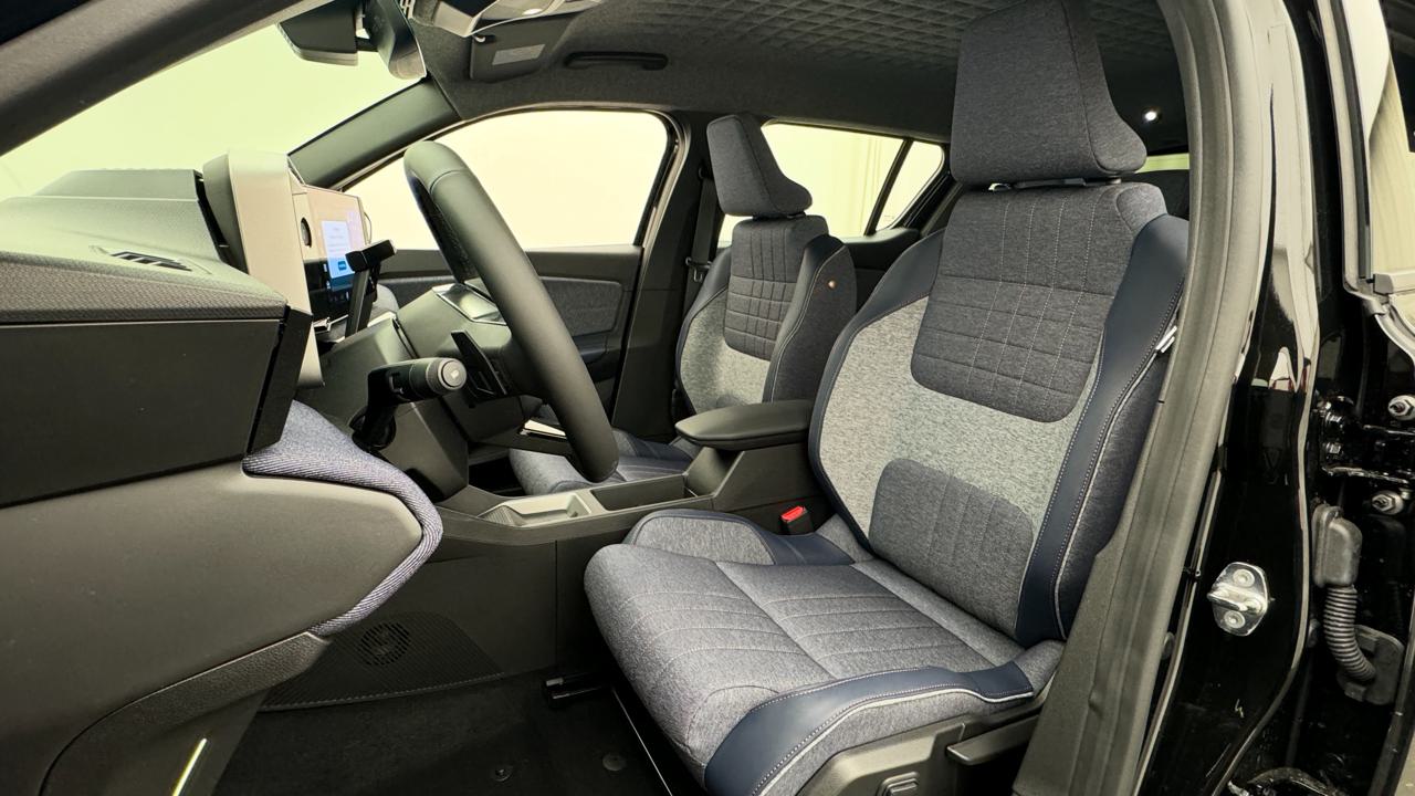 Renault<br>R4 E-Tech Comfort Range 52 kWh Techno