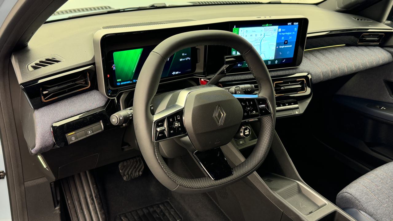 Renault<br>R4 E-Tech Comfort Range 52 kWh Techno