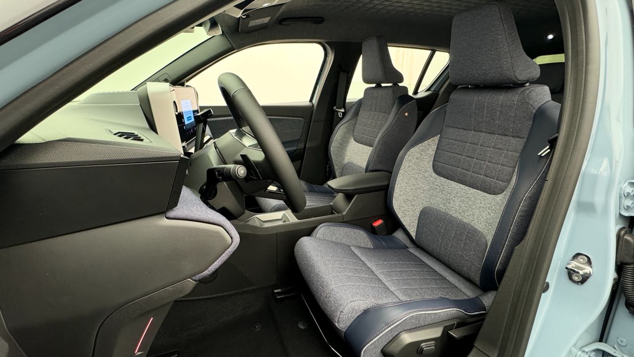 Renault<br>R4 E-Tech Comfort Range 52 kWh Techno