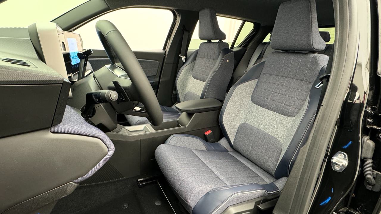 Renault<br>R4 E-Tech Comfort Range 52 kWh Techno