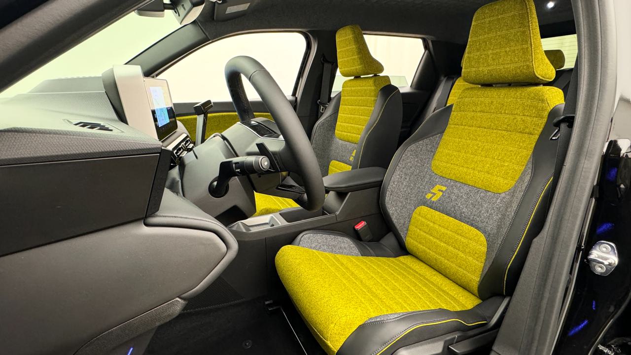 Renault<br>R5 E-Tech Comfort Range 52 kWh Iconic Five