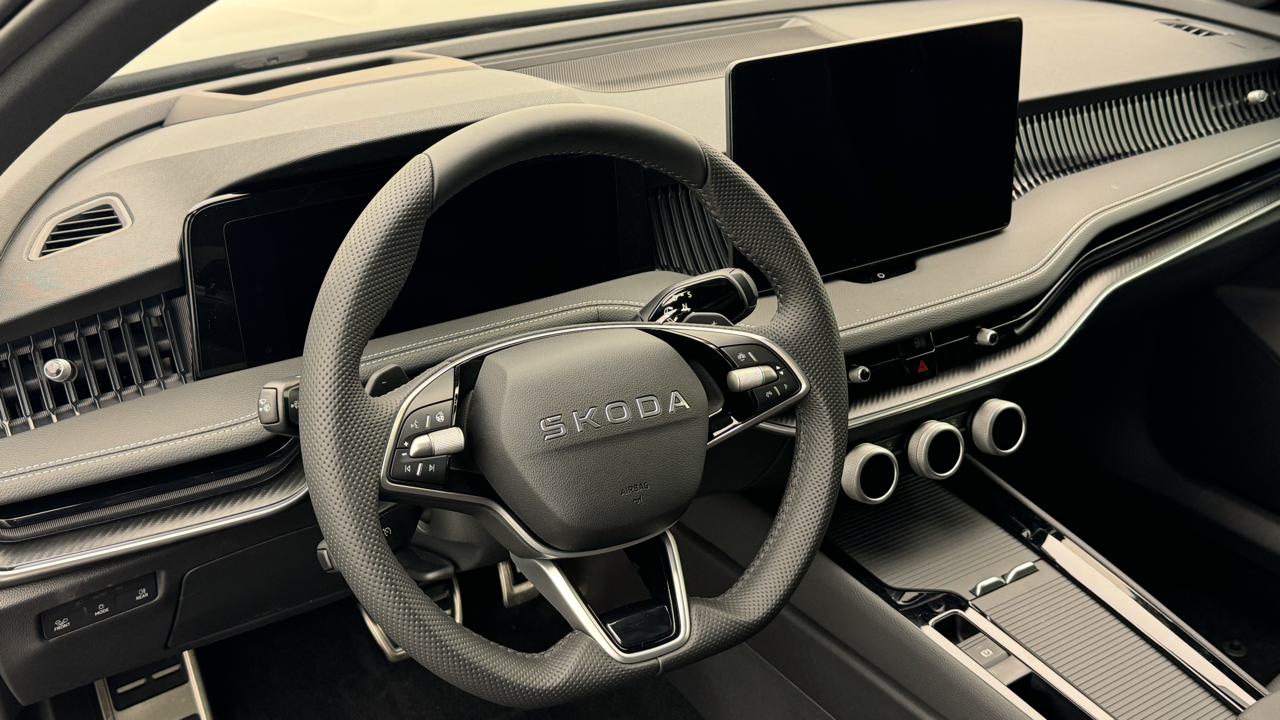 Skoda<br>Superb Combi 2.0 TDi Sportline 4x4 DSG