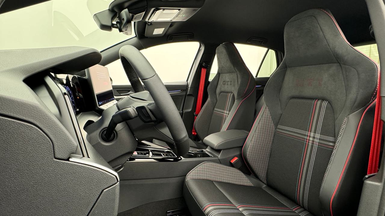 VW<br>Golf 2.0 TSI GTI Edition 50 DSG