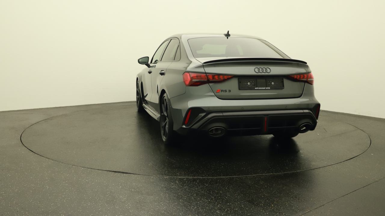 Audi<br>RS3 Limousine 2.5 TSI quattro S-tronic