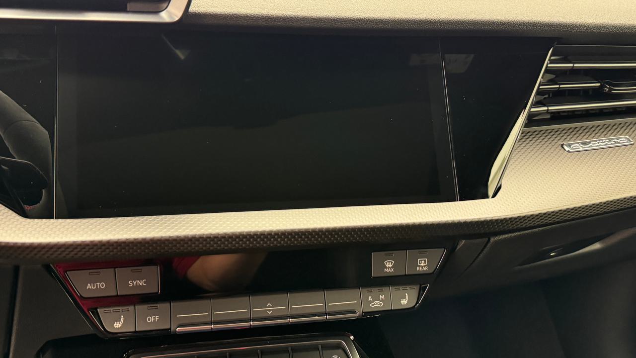 Audi<br>RS3 Limousine 2.5 TSI quattro S-tronic