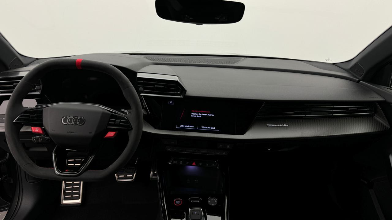 Audi<br>RS3 Limousine 2.5 TSI quattro S-tronic