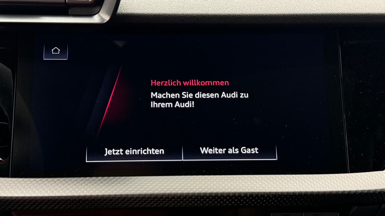 Audi<br>RS3 Limousine 2.5 TSI quattro S-tronic