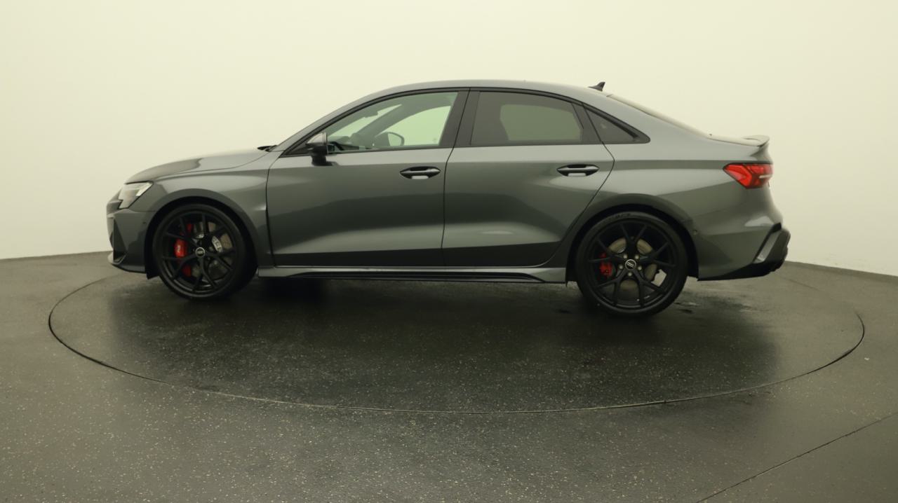 Audi<br>RS3 Limousine 2.5 TSI quattro S-tronic