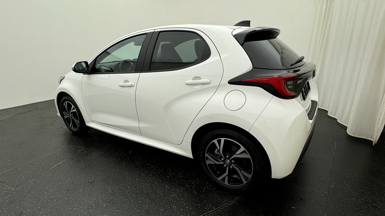 Toyota<br>Yaris 1.5 Sport e-CVT