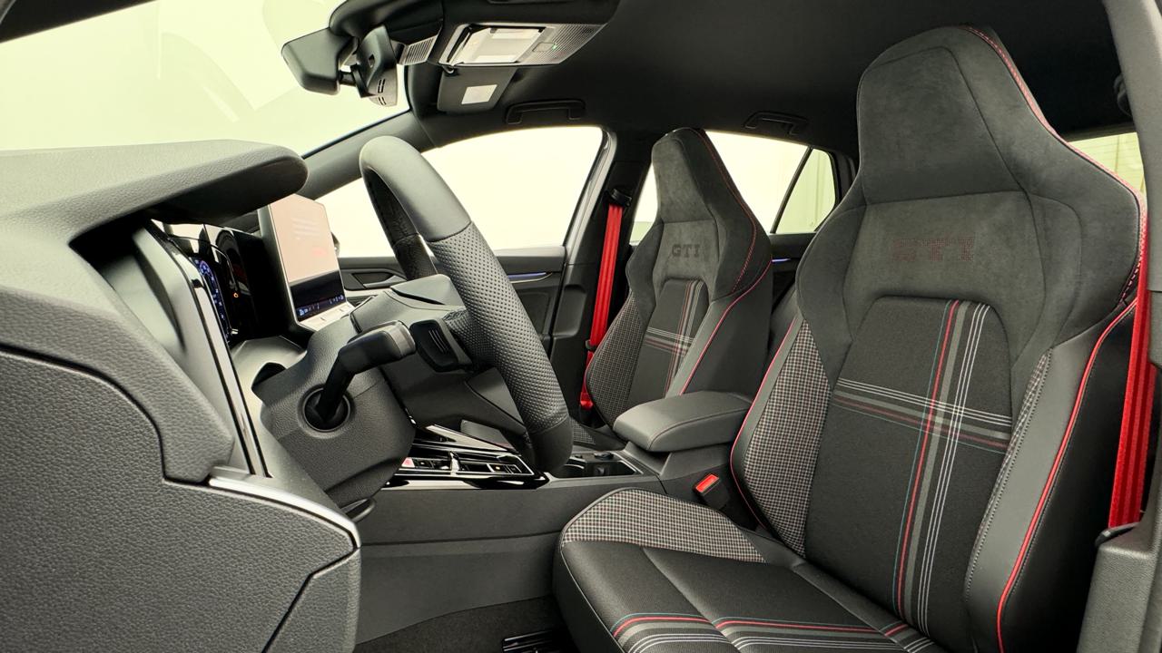 VW<br>Golf 2.0 TSI GTI Edition 50 DSG