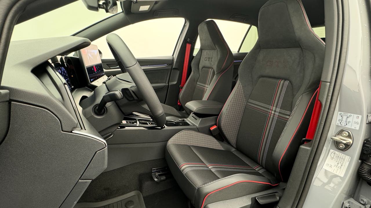 VW<br>Golf 2.0 TSI GTI Edition 50 DSG