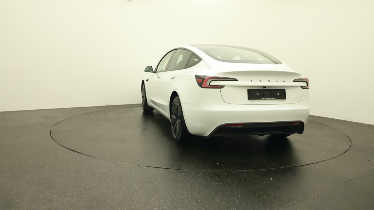 Tesla<br>Model 3 Long Range RWD
