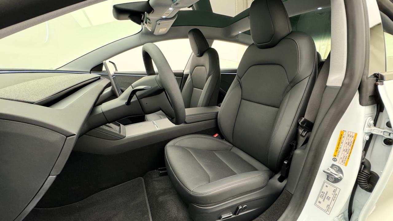Tesla<br>Model 3 Long Range RWD