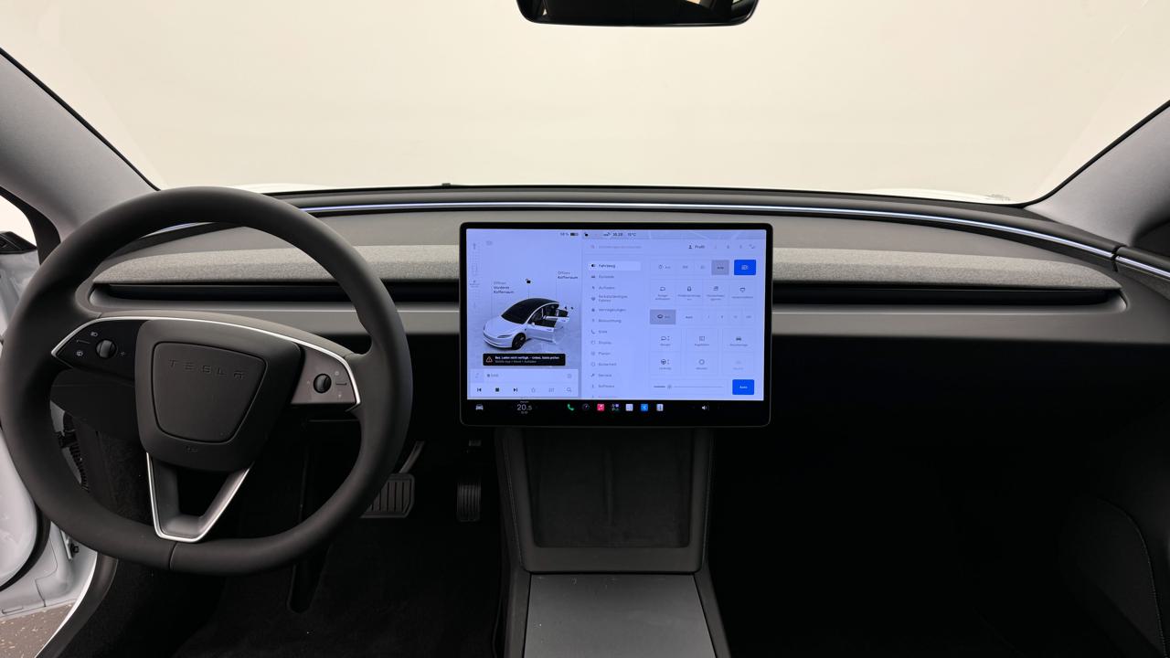Tesla<br>Model 3 Long Range RWD