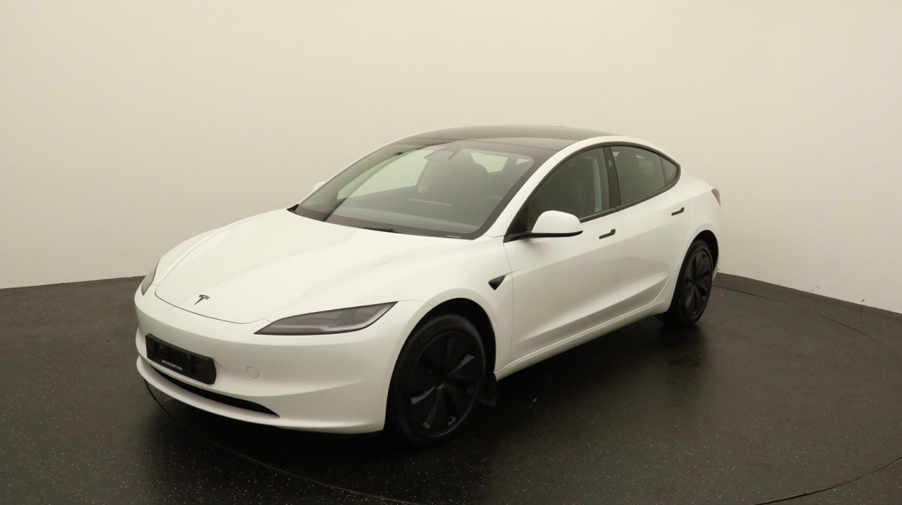 Tesla<br>Model 3 Long Range RWD