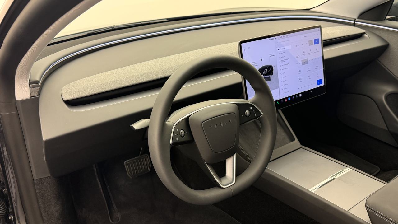Tesla<br>Model 3 Long Range Dual Motor AWD