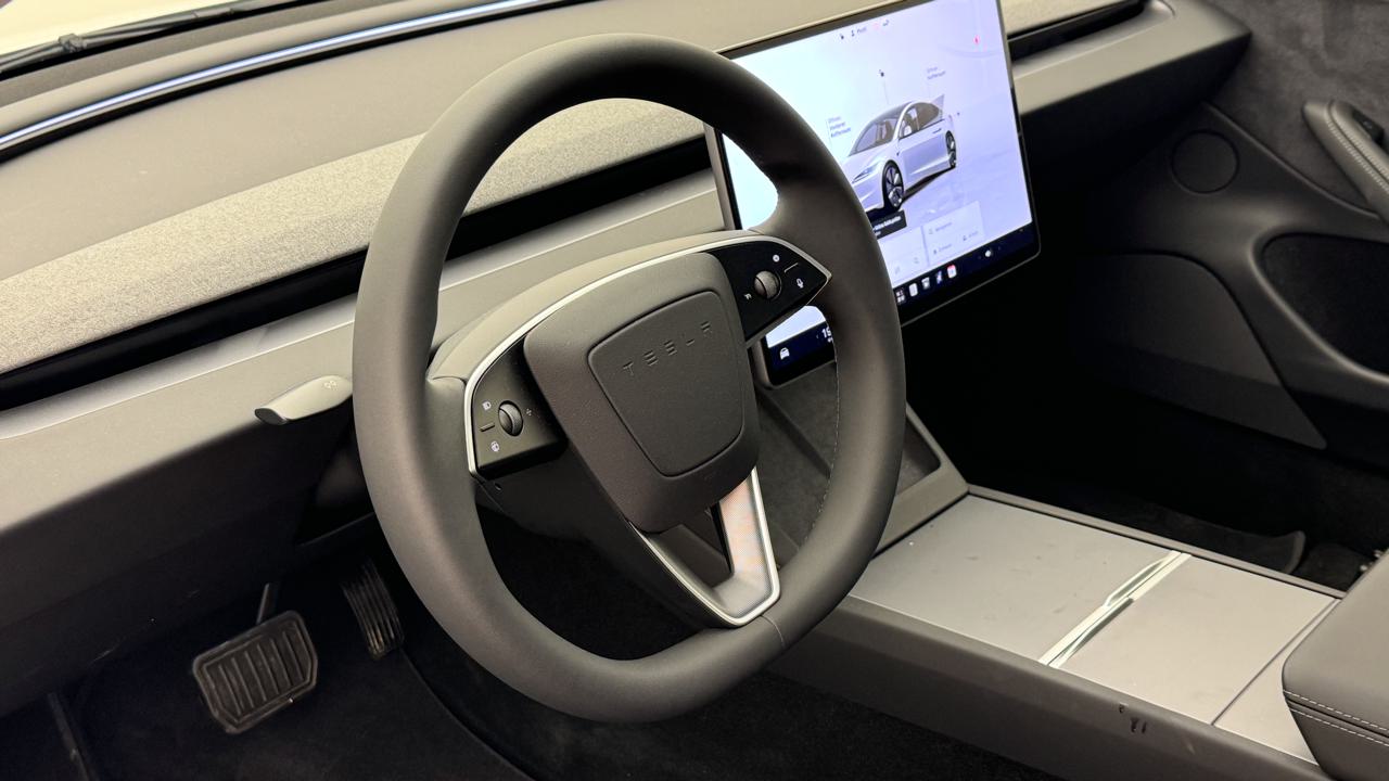 Tesla<br>Model 3 Long Range Dual Motor AWD