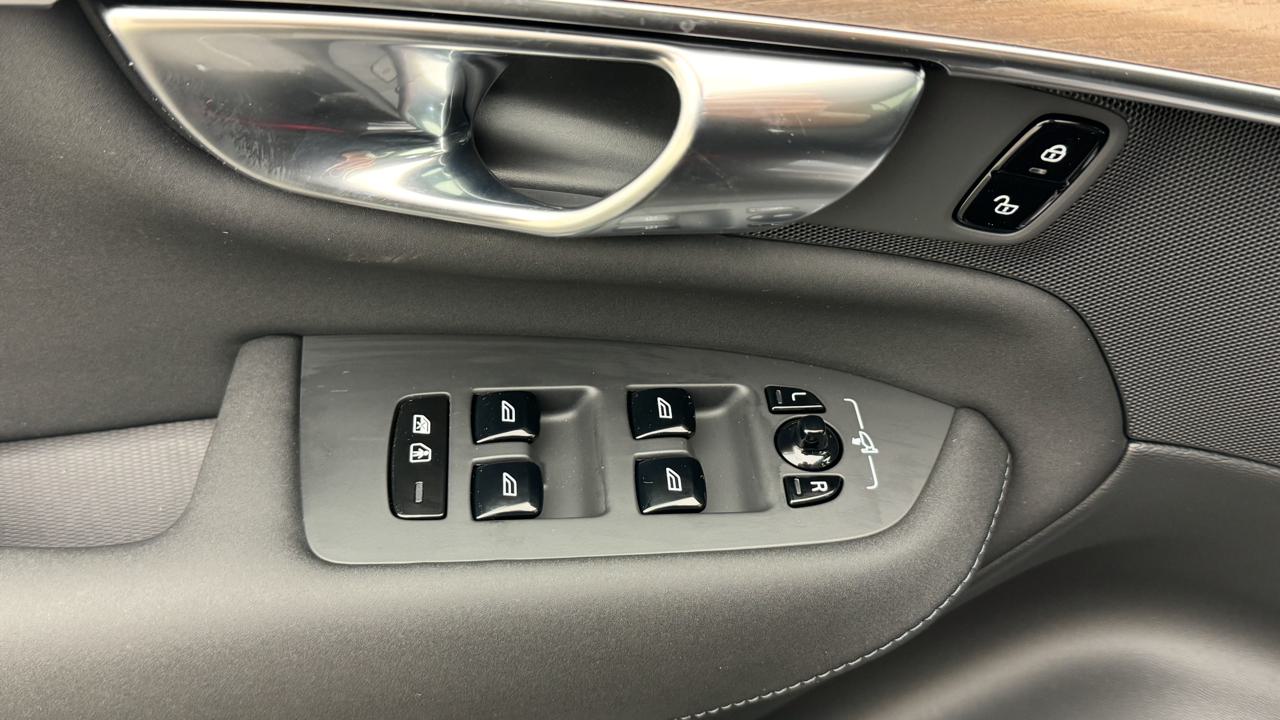 Volvo<br>XC90 T8 AWD PluginHybrid Ultra Dark Geartronic