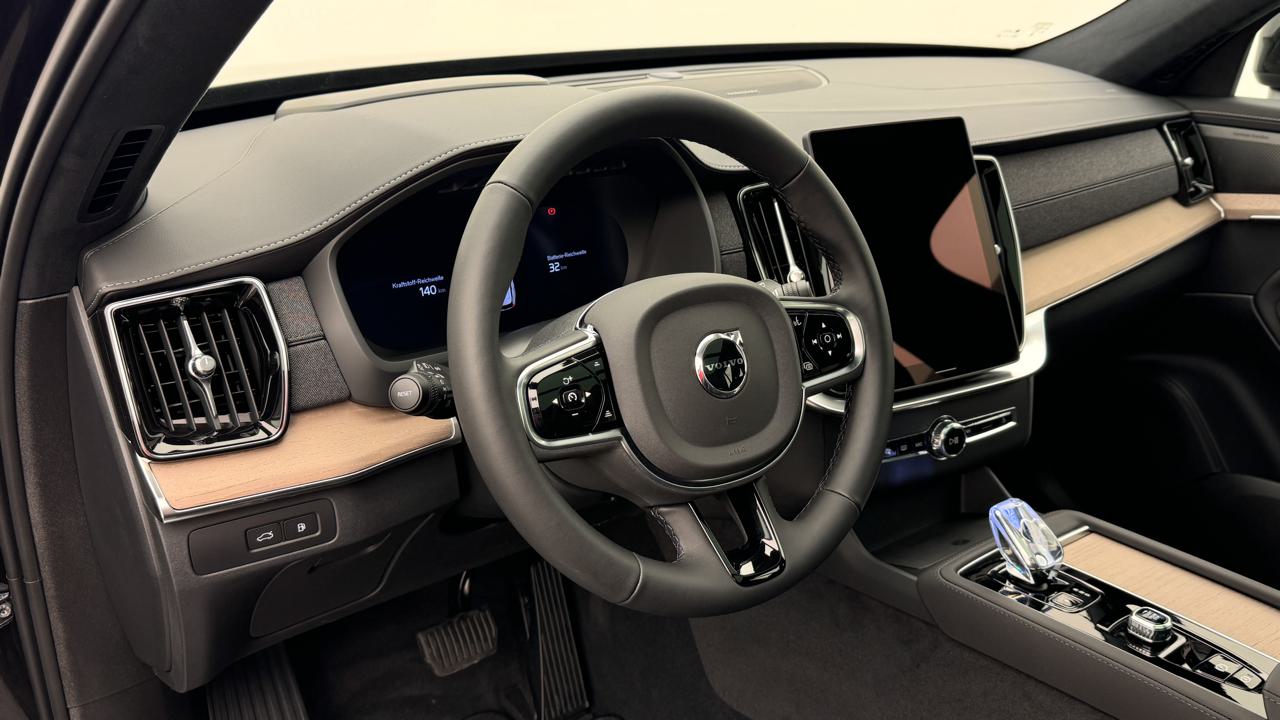 Volvo<br>XC90 T8 AWD PluginHybrid Ultra Dark Geartronic