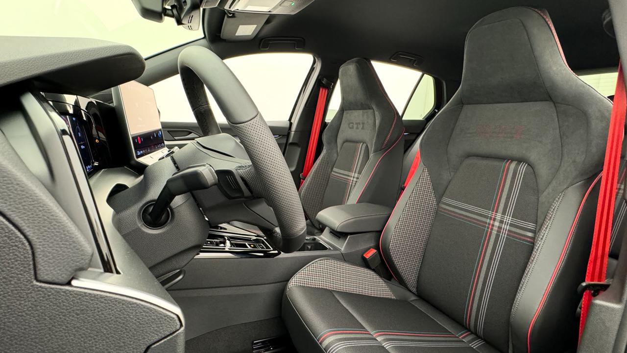 VW<br>Golf 2.0 TSI GTI Edition 50 DSG