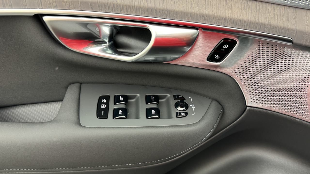 Volvo<br>XC90 T8 AWD PluginHybrid Ultra Dark Geartronic