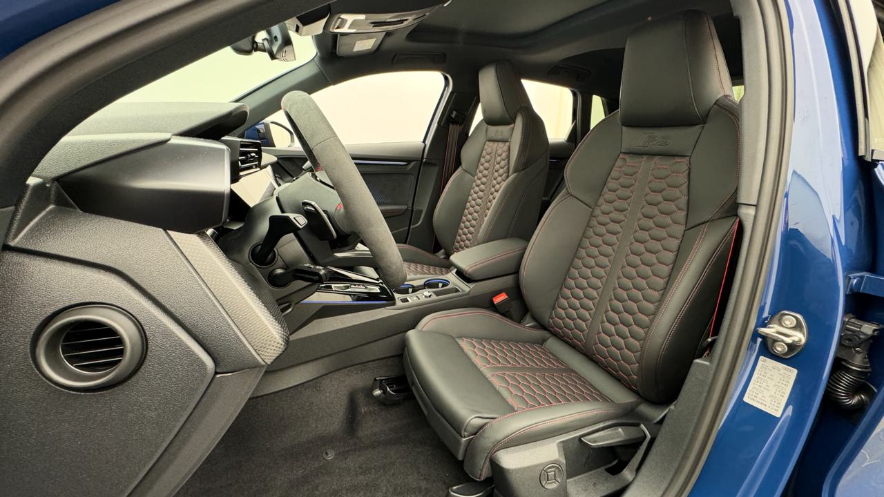 Audi<br>RS3 Sportback 2.5 TSI quattro S-tronic