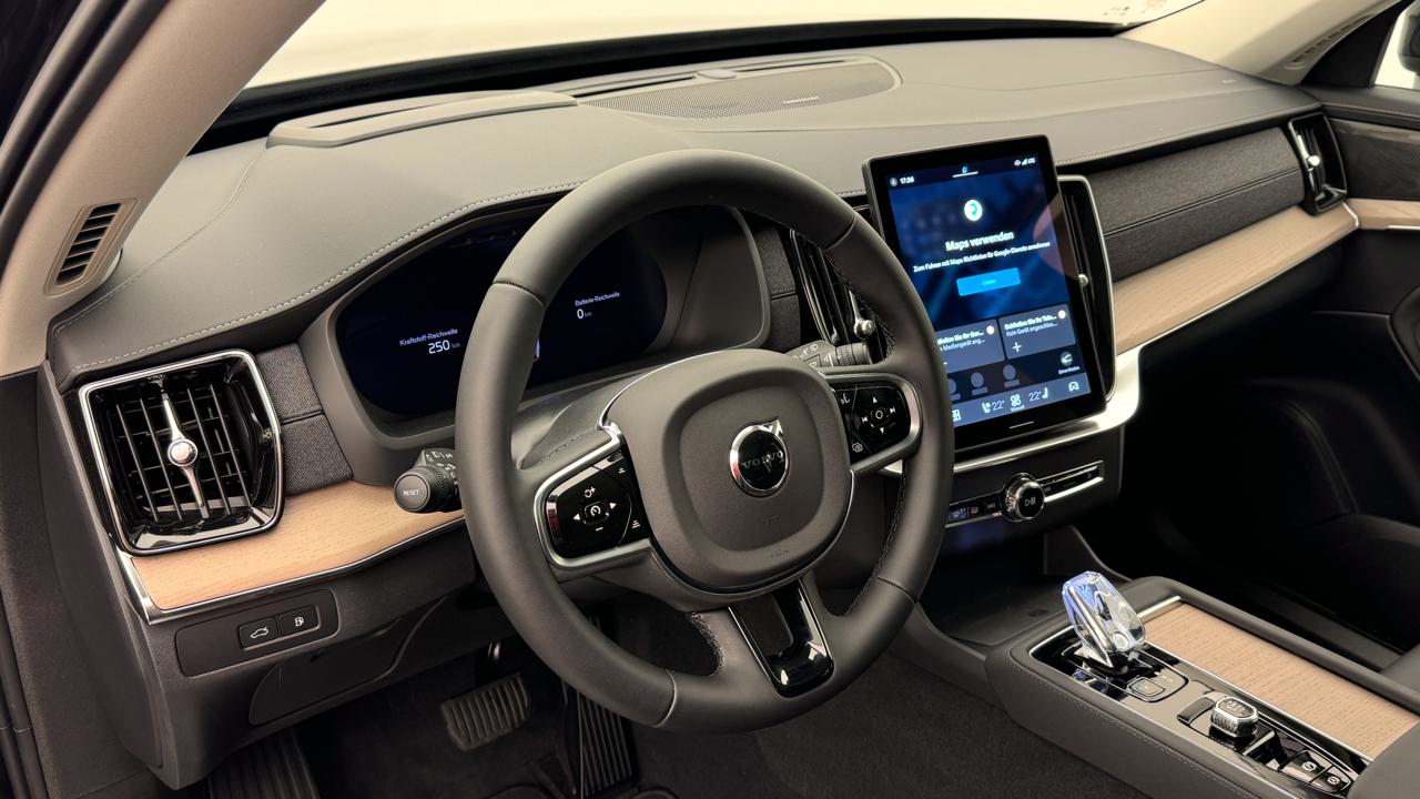 Volvo<br>XC90 T8 AWD PluginHybrid Plus Dark Geartronic