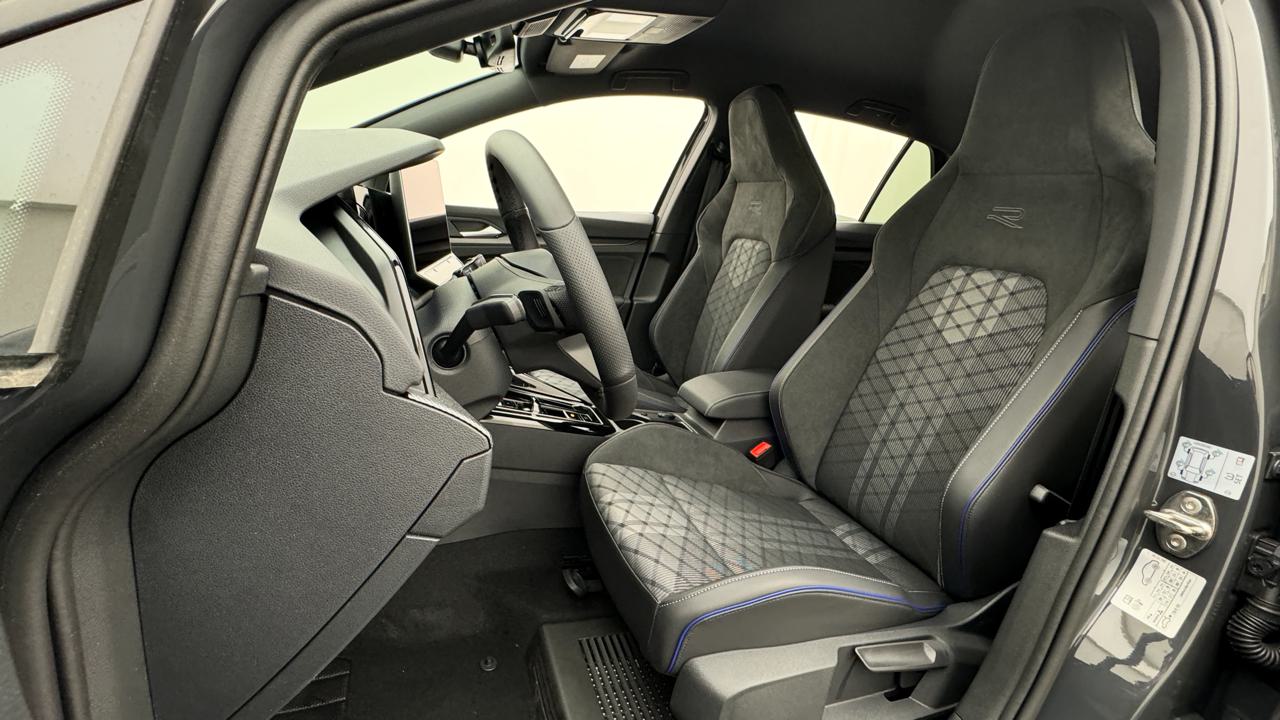 VW<br>Golf VIII 1.5 e TSI mHEV R-Line DSG