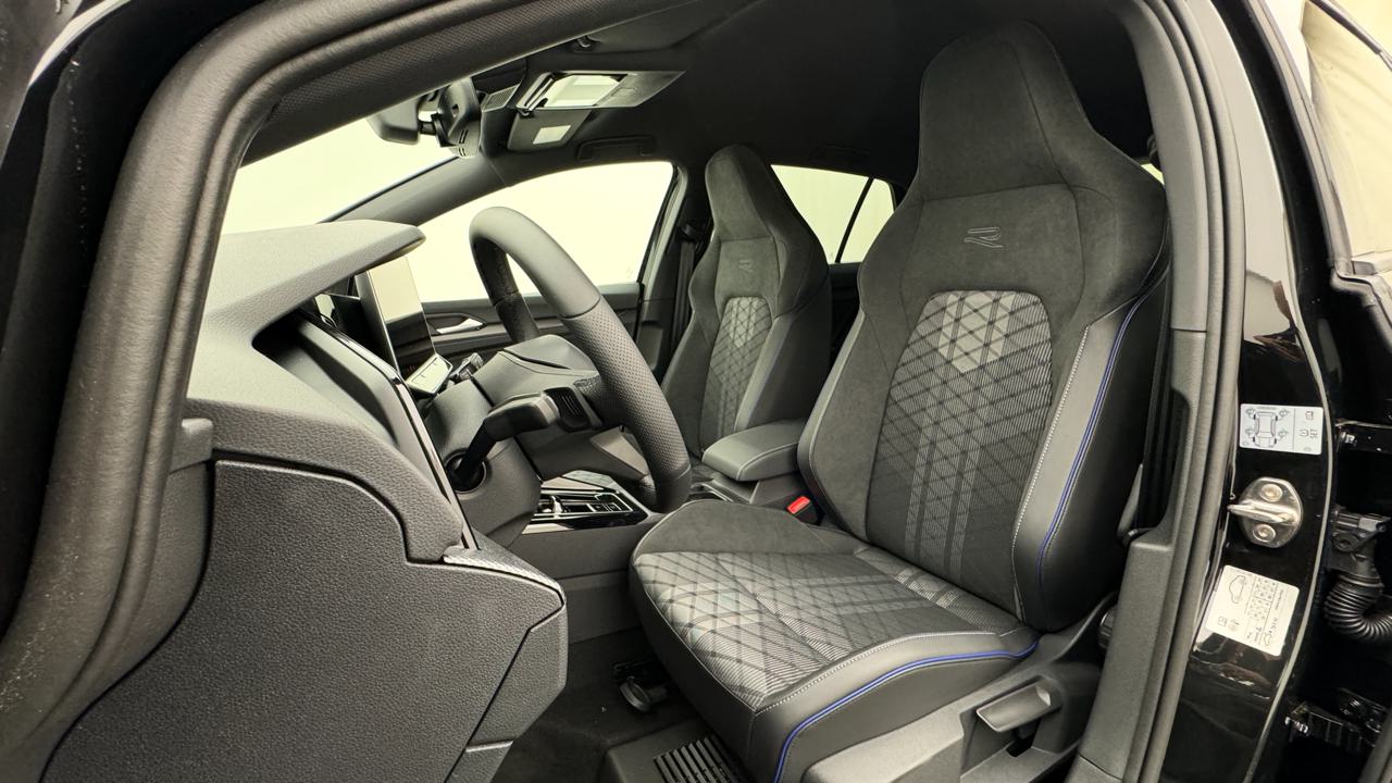 VW<br>Golf VIII 1.5 e TSI mHEV R-Line DSG