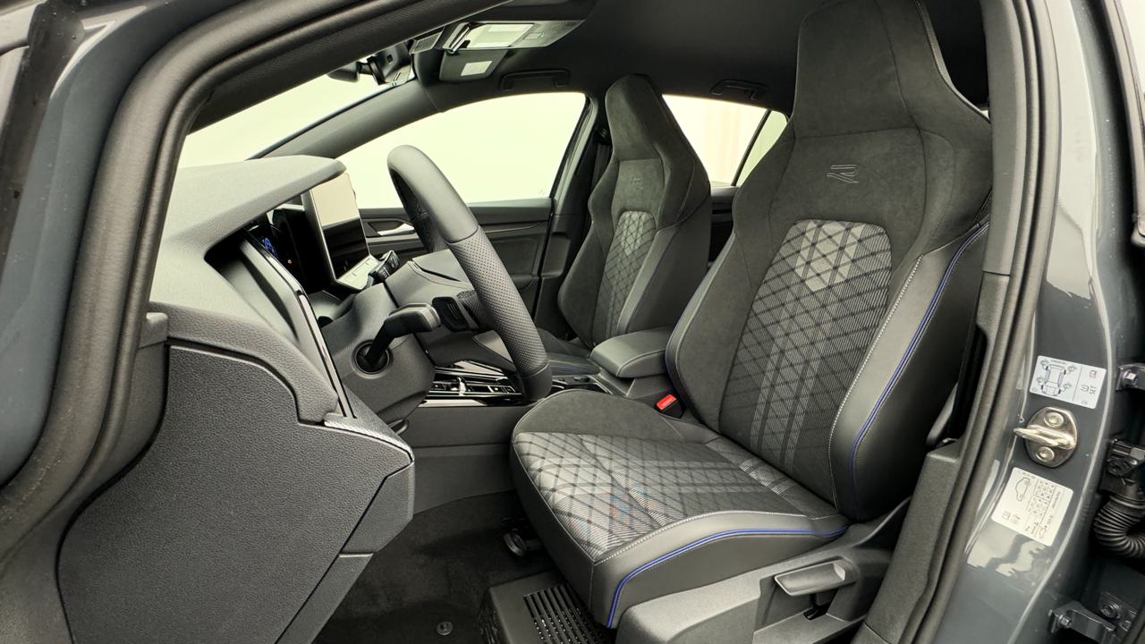 VW<br>Golf VIII 1.5 e TSI mHEV R-Line DSG
