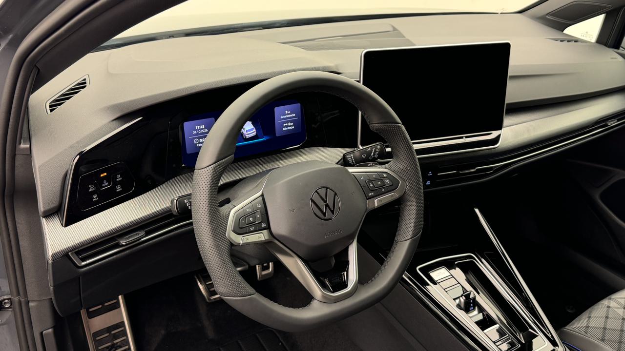 VW<br>Golf VIII 1.5 e TSI mHEV R-Line DSG