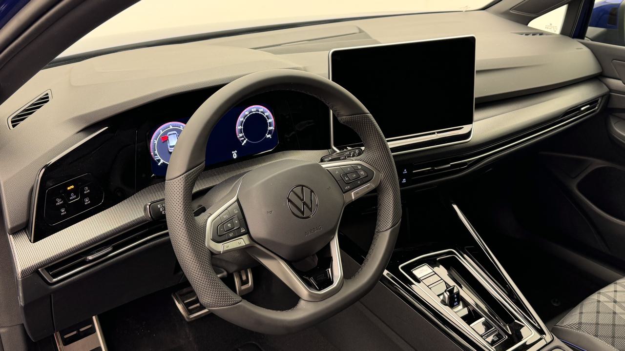 VW<br>Golf VIII 1.5 e TSI mHEV R-Line DSG