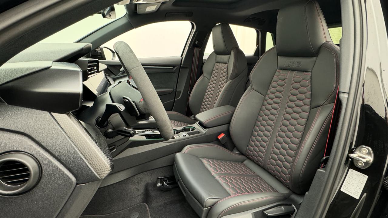 Audi<br>RS3 Sportback 2.5 TSI quattro S-tronic