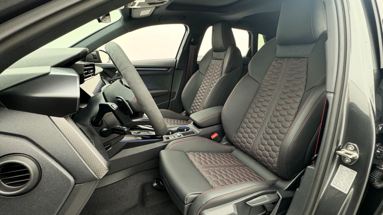 Audi<br>RS3 Sportback 2.5 TSI quattro S-tronic
