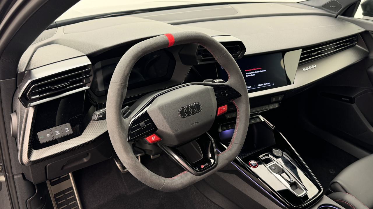 Audi<br>RS3 Sportback 2.5 TSI quattro S-tronic