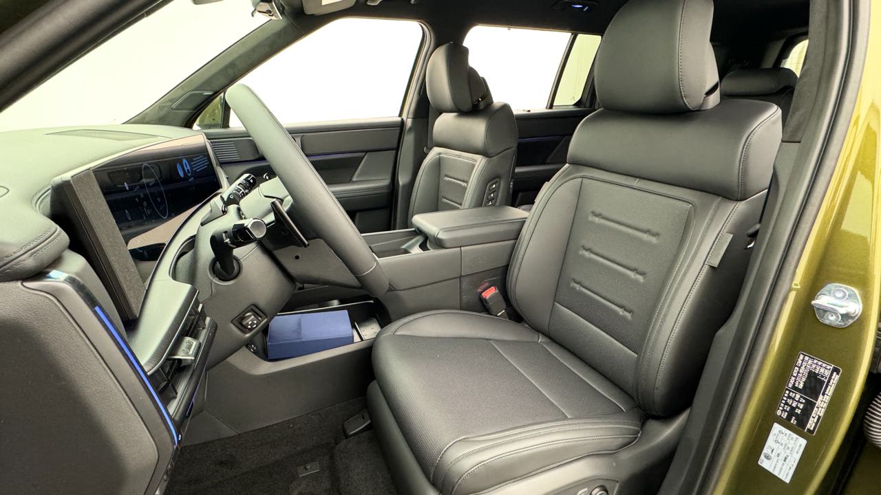 Hyundai<br>Santa Fe 1.6 T-GDi PHEV Calligraphy 4WD Automatic