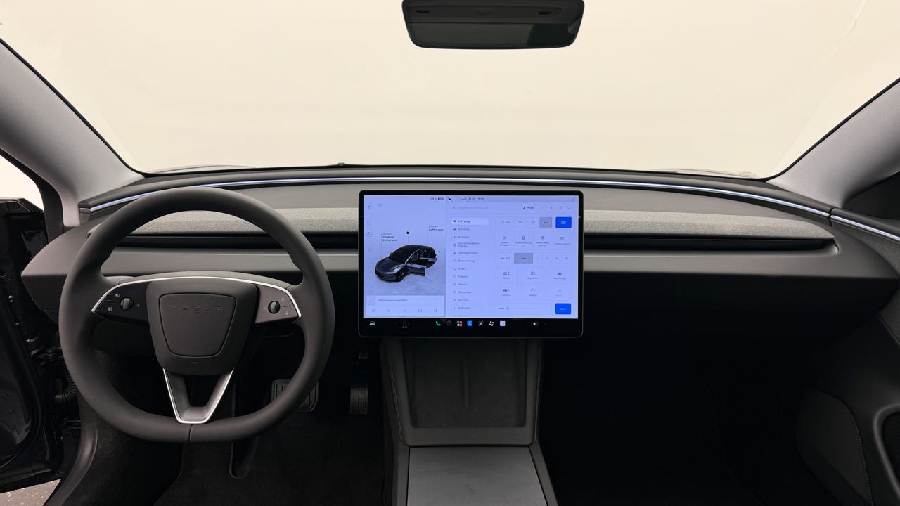 Tesla<br>Model 3 Long Range RWD