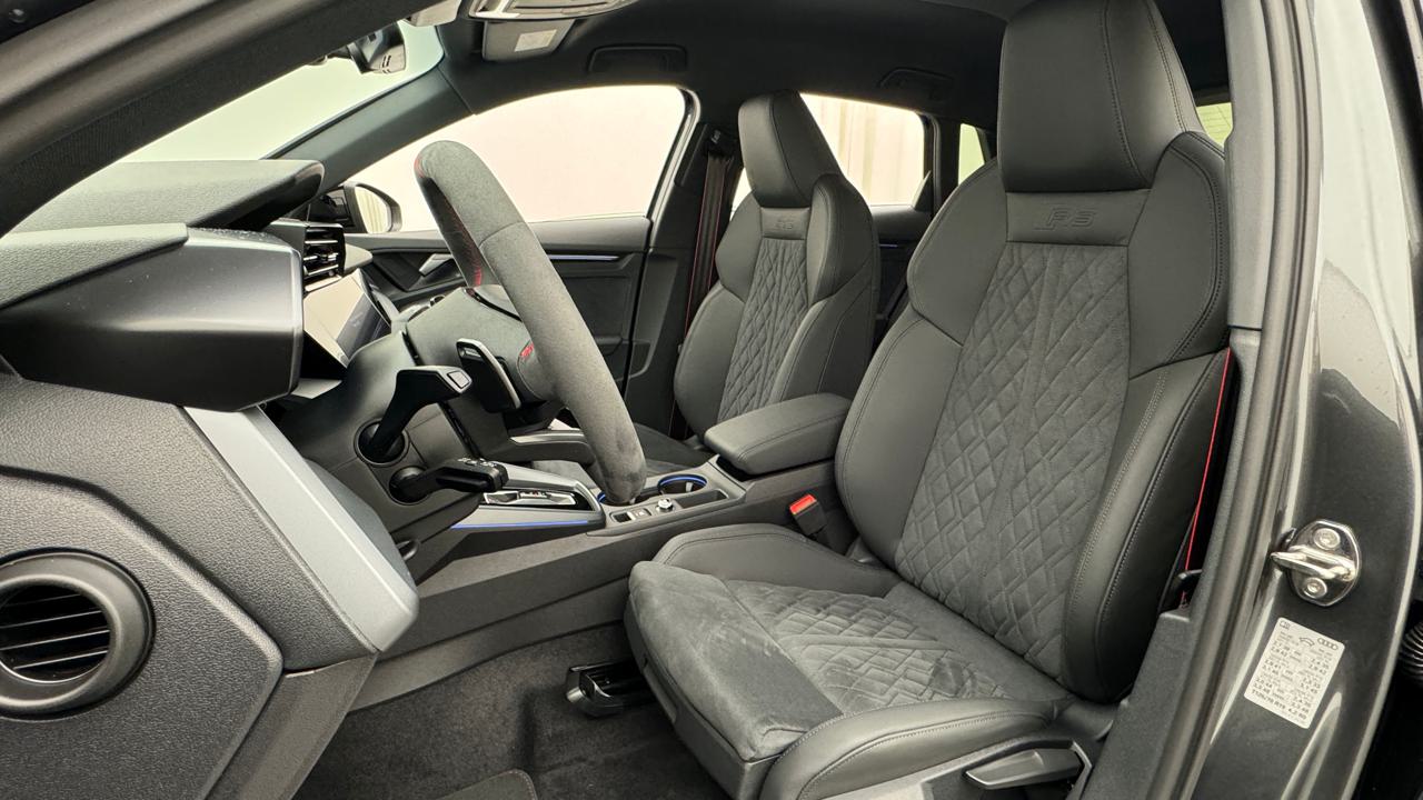 Audi<br>RS3 Sportback 2.5 TSI quattro S-tronic