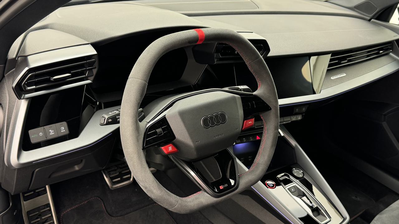 Audi<br>RS3 Sportback 2.5 TSI quattro S-tronic