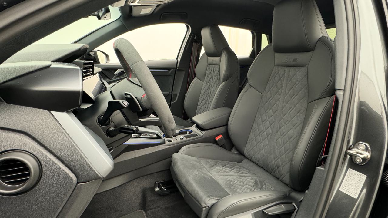 Audi<br>RS3 Sportback 2.5 TSI quattro S-tronic