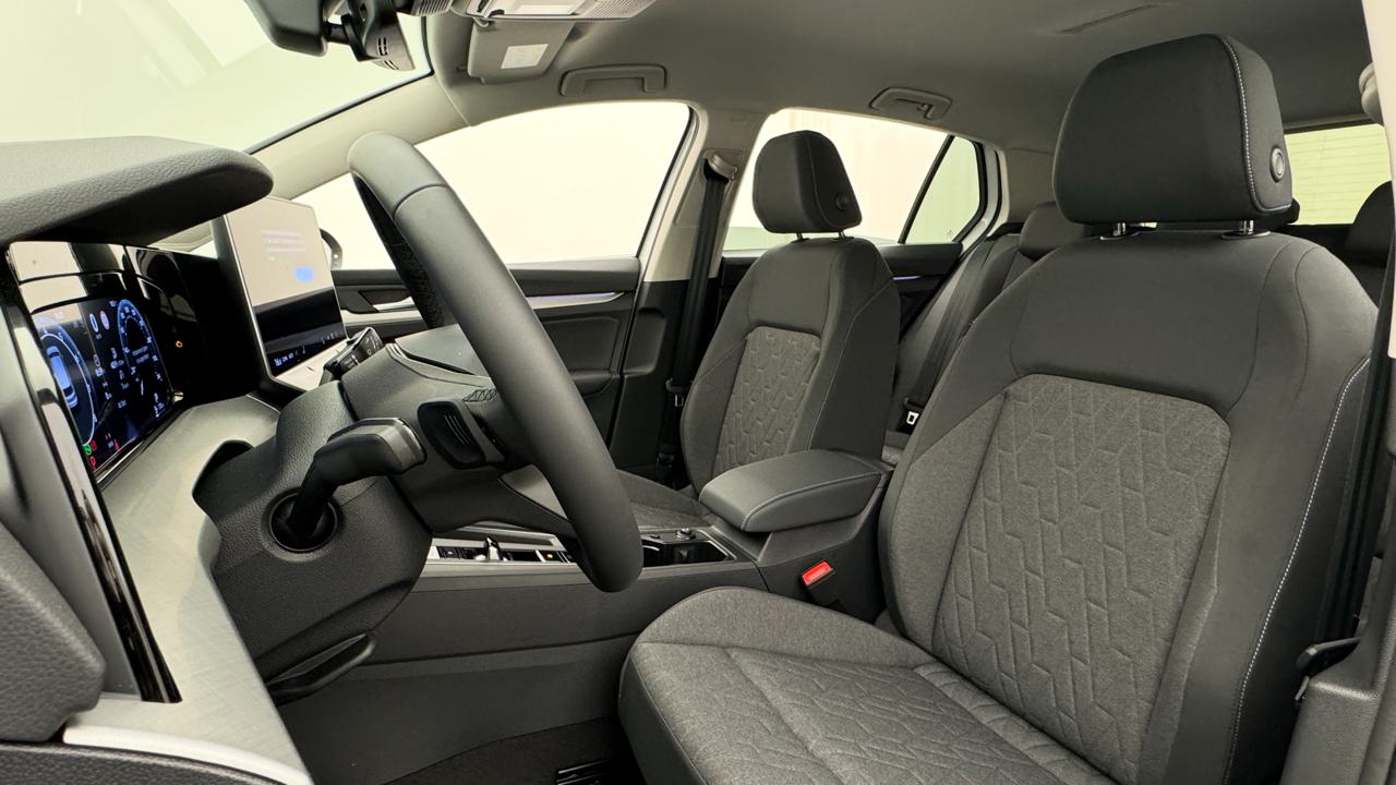 VW<br>Golf VIII 1.5 e TSI mHEV Limited DSG