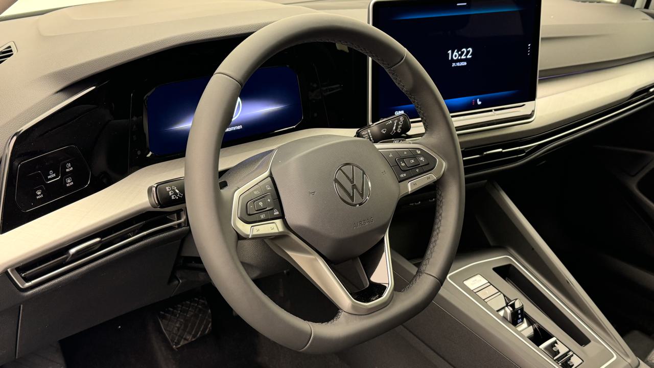 VW<br>Golf VIII 1.5 e TSI mHEV Limited DSG