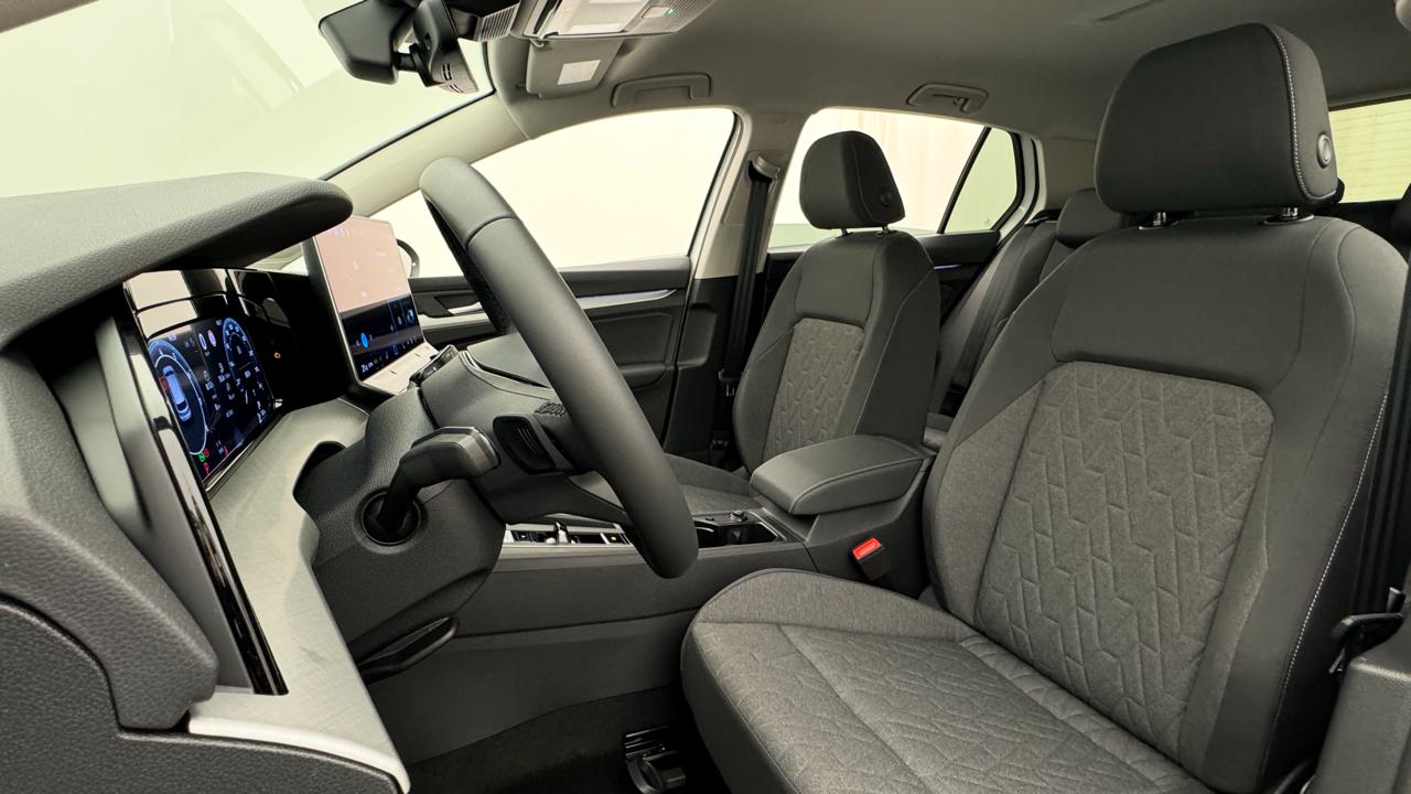 VW<br>Golf VIII 1.5 e TSI mHEV Limited DSG